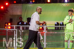 23.05.2026, Fussball DFB-Pokal 2025/2026, Finale, FC Bayern München - VfB Stuttgart, im Olympiastadion Berlin. Der FC Bayern ist Pokalsieger, die Mannschaft feiert den Titel bei der Siegerehrung.  Trainer Vincent Kompany (FC Bayern München) ballt die Faust