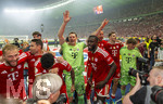 23.05.2026, Fussball DFB-Pokal 2025/2026, Finale, FC Bayern München - VfB Stuttgart, im Olympiastadion Berlin. Der FC Bayern ist Pokalsieger, die Mannschaft feiert in der Fankurve, Konrad Laimer (FC Bayern München), Raphael Guerreiro (FC Bayern München), Luis Diaz (FC Bayern München), Torwart Manuel Neuer (FC Bayern München), Dayot Upamecano (FC Bayern München),