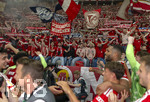 23.05.2026, Fussball DFB-Pokal 2025/2026, Finale, FC Bayern München - VfB Stuttgart, im Olympiastadion Berlin. Der FC Bayern ist Pokalsieger, die Mannschaft feiert in der Fankurve,  