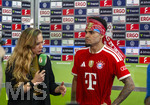 23.05.2026, Fussball DFB-Pokal 2025/2026, Finale, FC Bayern München - VfB Stuttgart, im Olympiastadion Berlin. Der FC Bayern ist Pokalsieger, die Mannschaft feiert den Titel. re: Luis Diaz (FC Bayern München) beim Interview mit einem Tuch als Turban