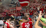 23.05.2026, Fussball DFB-Pokal 2025/2026, Finale, FC Bayern München - VfB Stuttgart, im Olympiastadion Berlin. Der FC Bayern ist Pokalsieger, die Mannschaft feiert in der Fankurve,  