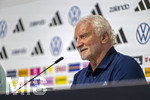 27.05.2026, Fussball DFB-Nationalmannschaft Deutschland, Trainingslager vor der WM, Auftakt-Pressekonferenz im Medienzentrum HALFTIME bei ADIDAS, in Herzogenaurach. AM Podium stellt Sportdirektor Rudi Völler (Deutschland) den Fragen der Journalisten
