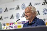 27.05.2026, Fussball DFB-Nationalmannschaft Deutschland, Trainingslager vor der WM, Auftakt-Pressekonferenz im Medienzentrum HALFTIME bei ADIDAS, in Herzogenaurach. AM Podium stellt Sportdirektor Rudi Völler (Deutschland) den Fragen der Journalisten