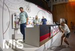 27.05.2026, Fussball DFB-Nationalmannschaft Deutschland, Trainingslager vor der WM, Auftakt-Pressekonferenz im Medienzentrum HALFTIME bei ADIDAS, in Herzogenaurach. Am Ende der PK, Trainer Julian Nagelsmann (li, Deutschland), Sportdirektor Rudi Völler (re, Deutschland) mitte: DFB-Pressesprecherin Franziska Wülle.