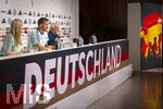 27.05.2026, Fussball DFB-Nationalmannschaft Deutschland, Trainingslager vor der WM, Auftakt-Pressekonferenz im Medienzentrum HALFTIME bei ADIDAS, in Herzogenaurach. Trainer Julian Nagelsmann (mitte, Deutschland) und Sportdirektor Rudi Völler (re, Deutschland) beantworten die Fragen der Journalisten, li: DFB-Pressesprecherin Franziska Wülle. 