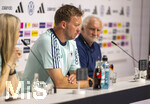 27.05.2026, Fussball DFB-Nationalmannschaft Deutschland, Trainingslager vor der WM, Auftakt-Pressekonferenz im Medienzentrum HALFTIME bei ADIDAS, in Herzogenaurach. Trainer Julian Nagelsmann (li, Deutschland) und Sportdirektor Rudi Völler (re, Deutschland) beantworten die Fragen der Journalisten, 
