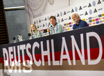 27.05.2026, Fussball DFB-Nationalmannschaft Deutschland, Trainingslager vor der WM, Auftakt-Pressekonferenz im Medienzentrum HALFTIME bei ADIDAS, in Herzogenaurach. Trainer Julian Nagelsmann (mitte, Deutschland) und Sportdirektor Rudi Völler (re, Deutschland) beantworten die Fragen der Journalisten, li: DFB-Pressesprecherin Franziska Wülle.