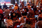 27.05.2026, Fussball DFB-Nationalmannschaft Deutschland, Trainingslager vor der WM, Auftakt-Pressekonferenz im Medienzentrum HALFTIME bei ADIDAS, in Herzogenaurach.  Journalisten sitzen vor ihren Laptops.
