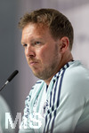 27.05.2026, Fussball DFB-Nationalmannschaft Deutschland, Trainingslager vor der WM, Auftakt-Pressekonferenz im Medienzentrum HALFTIME bei ADIDAS, in Herzogenaurach.  Bundestrainer Julian Nagelsmann (Deutschland) nachdenklich 
