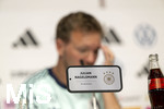 27.05.2026, Fussball DFB-Nationalmannschaft Deutschland, Trainingslager vor der WM, Auftakt-Pressekonferenz im Medienzentrum HALFTIME bei ADIDAS, in Herzogenaurach.  Auf dem Digitalen Namensschild steht der von Trainer Julian Nagelsmann (Deutschland)  