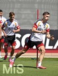 28.05.2026, Fussball DFB-Nationalmannschaft Deutschland, Trainingslager vor der WM in Herzogenaurach, im Homeground bei ADIDAS. Erste Trainingseinheit auf dem Adidas-Sportplatz, v.l.   Joshua Kimmich (Deutschland) und Nico Schlotterbeck (Deutschland) 