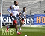 28.05.2026, Fussball DFB-Nationalmannschaft Deutschland, Trainingslager vor der WM in Herzogenaurach, im Homeground bei ADIDAS. Erste Trainingseinheit auf dem Adidas-Sportplatz, v.l. Jonathan Tah (Deutschland) und David Raum (Deutschland) 