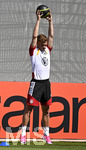 28.05.2026, Fussball DFB-Nationalmannschaft Deutschland, Trainingslager vor der WM in Herzogenaurach, im Homeground bei ADIDAS. Erste Trainingseinheit auf dem Adidas-Sportplatz, Joshua Kimmich (Deutschland) dehnt sich mit Ball