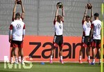 28.05.2026, Fussball DFB-Nationalmannschaft Deutschland, Trainingslager vor der WM in Herzogenaurach, im Homeground bei ADIDAS. Erste Trainingseinheit auf dem Adidas-Sportplatz, Joshua Kimmich (Deutschland) dehnt sich mit Ball.