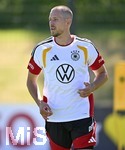 28.05.2026, Fussball DFB-Nationalmannschaft Deutschland, Trainingslager vor der WM in Herzogenaurach, im Homeground bei ADIDAS. Erste Trainingseinheit auf dem Adidas-Sportplatz, Waldemar Anton (Deutschland) 