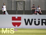 28.05.2026, Fussball DFB-Nationalmannschaft Deutschland, Trainingslager vor der WM in Herzogenaurach, im Homeground bei ADIDAS. Erste Trainingseinheit auf dem Adidas-Sportplatz, v.l. Torwart Oliver Baumann (Deutschland) und Torwart Jonas Urbig (Deutschland)