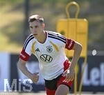 28.05.2026, Fussball DFB-Nationalmannschaft Deutschland, Trainingslager vor der WM in Herzogenaurach, im Homeground bei ADIDAS. Erste Trainingseinheit auf dem Adidas-Sportplatz, Nico Schlotterbeck (Deutschland) 