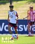 28.05.2026, Fussball DFB-Nationalmannschaft Deutschland, Trainingslager vor der WM in Herzogenaurach, im Homeground bei ADIDAS. Erste Trainingseinheit auf dem Adidas-Sportplatz, Nathaniel Brown (Deutschland) am Ball.