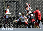 28.05.2026, Fussball DFB-Nationalmannschaft Deutschland, Trainingslager vor der WM in Herzogenaurach, im Homeground bei ADIDAS. Erste Trainingseinheit auf dem Adidas-Sportplatz, v.l.  Torwart Oliver Baumann (Deutschland) , Torwart Jonas Urbig (Deutschland) und Torwart Alexander Nübel (Deutschland) 