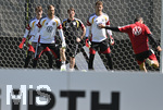 28.05.2026, Fussball DFB-Nationalmannschaft Deutschland, Trainingslager vor der WM in Herzogenaurach, im Homeground bei ADIDAS. Erste Trainingseinheit auf dem Adidas-Sportplatz, v.l. Torwart Jonas Urbig (FDeutschland, Torwart Oliver Baumann (Deutschland) und Torwart Alexander Nübel (Deutschland) 