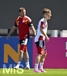 28.05.2026, Fussball DFB-Nationalmannschaft Deutschland, Trainingslager vor der WM in Herzogenaurach, im Homeground bei ADIDAS. Erste Trainingseinheit auf dem Adidas-Sportplatz, v.l. Trainer Julian Nagelsmann (Deutschland) und Lennart Karl (Deutschland) 