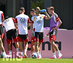28.05.2026, Fussball DFB-Nationalmannschaft Deutschland, Trainingslager vor der WM in Herzogenaurach, im Homeground bei ADIDAS. Erste Trainingseinheit auf dem Adidas-Sportplatz, Leroy Sane (Deutschland) gönnt sich einen Schluck aus der Getränkeflasche,
