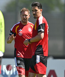 28.05.2026, Fussball DFB-Nationalmannschaft Deutschland, Trainingslager vor der WM in Herzogenaurach, im Homeground bei ADIDAS. Erste Trainingseinheit auf dem Adidas-Sportplatz, v.l.  Trainer Julian Nagelsmann (Deutschland) und Co-Trainer Benjamin Hübner (Deutschland)  