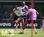 28.05.2026, Fussball DFB-Nationalmannschaft Deutschland, Trainingslager vor der WM in Herzogenaurach, im Homeground bei ADIDAS. Erste Trainingseinheit auf dem Adidas-Sportplatz, Jamal Musiala (Deutschlandâ) gegen Jonathan Tah (Deutschland) 