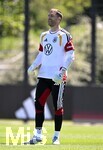 28.05.2026, Fussball DFB-Nationalmannschaft Deutschland, Trainingslager vor der WM in Herzogenaurach, im Homeground bei ADIDAS. Erste Trainingseinheit auf dem Adidas-Sportplatz, Torwart Oliver Baumann (Deutschland) nachdenklich