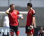 28.05.2026, Fussball DFB-Nationalmannschaft Deutschland, Trainingslager vor der WM in Herzogenaurach, im Homeground bei ADIDAS. Erste Trainingseinheit auf dem Adidas-Sportplatz, v.l. Trainer Julian Nagelsmann (Deutschland) und Co-Trainer Benjamin Hübner (Deutschland) 