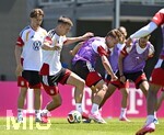 28.05.2026, Fussball DFB-Nationalmannschaft Deutschland, Trainingslager vor der WM in Herzogenaurach, im Homeground bei ADIDAS. Erste Trainingseinheit auf dem Adidas-Sportplatz, v.l. Angelo Stiller (Deutschland) , Nico Schlotterbeck (Deutschland) , Joshua Kimmich (Deutschland) und Alexander Pavlovic (Deutschland)  