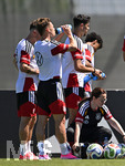 28.05.2026, Fussball DFB-Nationalmannschaft Deutschland, Trainingslager vor der WM in Herzogenaurach, im Homeground bei ADIDAS. Erste Trainingseinheit auf dem Adidas-Sportplatz, Joshua Kimmich (Deutschland) trinkt was 
