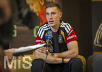28.05.2026, Fussball DFB-Nationalmannschaft Deutschland, Trainingslager vor der WM in Herzogenaurach, im Homeground bei ADIDAS. Erste Trainingseinheit auf dem Adidas-Sportplatz, Medienrunde nach dem Training mit einigen Spielern der Nationalmannschaft. Nico Schlotterbeck (Deutschland)  