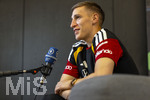 28.05.2026, Fussball DFB-Nationalmannschaft Deutschland, Trainingslager vor der WM in Herzogenaurach, im Homeground bei ADIDAS. Erste Trainingseinheit auf dem Adidas-Sportplatz, Medienrunde nach dem Training mit einigen Spielern der Nationalmannschaft. Nico Schlotterbeck (Deutschland)  