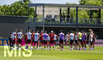 28.05.2026, Fussball DFB-Nationalmannschaft Deutschland, Trainingslager vor der WM in Herzogenaurach, im Homeground bei ADIDAS. Erste Trainingseinheit auf dem Adidas-Sportplatz, Bundestrainer Julian Nagelsmann (mitte, Deutschland) hat seine Spieler um sich versammelt 