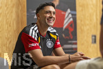 28.05.2026, Fussball DFB-Nationalmannschaft Deutschland, Trainingslager vor der WM in Herzogenaurach, im Homeground bei ADIDAS. Erste Trainingseinheit auf dem Adidas-Sportplatz, Medienrunde nach dem Training mit einigen Spielern der Nationalmannschaft. Nadiem Amiri (Deutschland) 