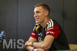 28.05.2026, Fussball DFB-Nationalmannschaft Deutschland, Trainingslager vor der WM in Herzogenaurach, im Homeground bei ADIDAS. Erste Trainingseinheit auf dem Adidas-Sportplatz, Medienrunde nach dem Training mit einigen Spielern der Nationalmannschaft. Nico Schlotterbeck (Deutschland)  