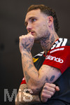 28.05.2026, Fussball DFB-Nationalmannschaft Deutschland, Trainingslager vor der WM in Herzogenaurach, im Homeground bei ADIDAS. Erste Trainingseinheit auf dem Adidas-Sportplatz, Medienrunde nach dem Training mit einigen Spielern der Nationalmannschaft. David Raum (Deutschland) nachdenklich 