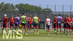 28.05.2026, Fussball DFB-Nationalmannschaft Deutschland, Trainingslager vor der WM in Herzogenaurach, im Homeground bei ADIDAS. Erste Trainingseinheit auf dem Adidas-Sportplatz, Bundestrainer Julian Nagelsmann (mitte, Deutschland) hält bei seinen Spielern eine Ansprache.