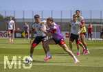 28.05.2026, Fussball DFB-Nationalmannschaft Deutschland, Trainingslager vor der WM in Herzogenaurach, im Homeground bei ADIDAS. Erste Trainingseinheit auf dem Adidas-Sportplatz, v.li: Nadiem Amiri (Deutschland), David Raum (Deutschland) 