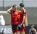 28.05.2026, Fussball DFB-Nationalmannschaft Deutschland, Trainingslager vor der WM in Herzogenaurach, im Homeground bei ADIDAS. Erste Trainingseinheit auf dem Adidas-Sportplatz, Bundestrainer Julian Nagelsmann (Deutschland) re: Co-Trainer Benjamin Hübner (Deutschland) 