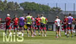 28.05.2026, Fussball DFB-Nationalmannschaft Deutschland, Trainingslager vor der WM in Herzogenaurach, im Homeground bei ADIDAS. Erste Trainingseinheit auf dem Adidas-Sportplatz, Bundestrainer Julian Nagelsmann (mitte, Deutschland) hält bei seinen Spielern eine Ansprache.