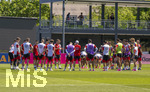 28.05.2026, Fussball DFB-Nationalmannschaft Deutschland, Trainingslager vor der WM in Herzogenaurach, im Homeground bei ADIDAS. Erste Trainingseinheit auf dem Adidas-Sportplatz, Bundestrainer Julian Nagelsmann (mitte, Deutschland) hält bei seinen Spielern eine Ansprache.