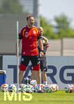 28.05.2026, Fussball DFB-Nationalmannschaft Deutschland, Trainingslager vor der WM in Herzogenaurach, im Homeground bei ADIDAS. Erste Trainingseinheit auf dem Adidas-Sportplatz, Bundestrainer Julian Nagelsmann (Deutschland) gibt Anweisungen