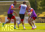 28.05.2026, Fussball DFB-Nationalmannschaft Deutschland, Trainingslager vor der WM in Herzogenaurach, im Homeground bei ADIDAS. Erste Trainingseinheit auf dem Adidas-Sportplatz, v.li: Jamie Leweling (Deutschland), Nadiem Amiri (Deutschland) gegen David Raum (Deutschland) 