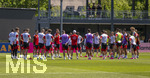 28.05.2026, Fussball DFB-Nationalmannschaft Deutschland, Trainingslager vor der WM in Herzogenaurach, im Homeground bei ADIDAS. Erste Trainingseinheit auf dem Adidas-Sportplatz, Bundestrainer Julian Nagelsmann (mitte, Deutschland) hält bei seinen Spielern eine Ansprache.