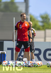 28.05.2026, Fussball DFB-Nationalmannschaft Deutschland, Trainingslager vor der WM in Herzogenaurach, im Homeground bei ADIDAS. Erste Trainingseinheit auf dem Adidas-Sportplatz, Bundestrainer Julian Nagelsmann (Deutschland) gibt Anweisungen