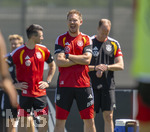 28.05.2026, Fussball DFB-Nationalmannschaft Deutschland, Trainingslager vor der WM in Herzogenaurach, im Homeground bei ADIDAS. Erste Trainingseinheit auf dem Adidas-Sportplatz, Bundestrainer Julian Nagelsmann (Deutschland) gibt Anweisungen