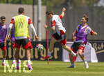 28.05.2026, Fussball DFB-Nationalmannschaft Deutschland, Trainingslager vor der WM in Herzogenaurach, im Homeground bei ADIDAS. Erste Trainingseinheit auf dem Adidas-Sportplatz, v.li: Florian Wirtz (Deutschland) gegen Angelo Stiller (Deutschland) 