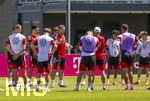 28.05.2026, Fussball DFB-Nationalmannschaft Deutschland, Trainingslager vor der WM in Herzogenaurach, im Homeground bei ADIDAS. Erste Trainingseinheit auf dem Adidas-Sportplatz, Bundestrainer Julian Nagelsmann (mitte, Deutschland) hält bei seinen Spielern eine Ansprache.